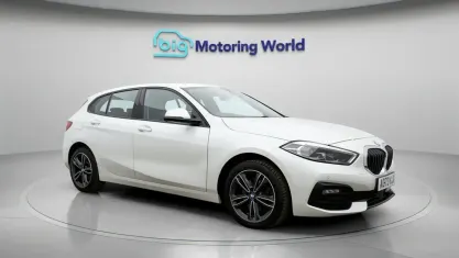 Begagnad BMW 116 Sport Line 116 HK (85 kW) 2023 Vit Halvkombi