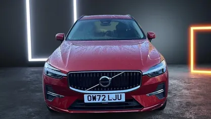 Used Volvo XC60 Core 250 HP (183 kW) 2023 Red SUV