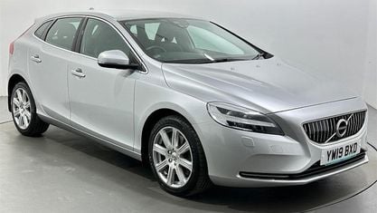 Używany Volvo V40 Inscription 152 KM (111 kW) 2019 Srebrny Hatchback