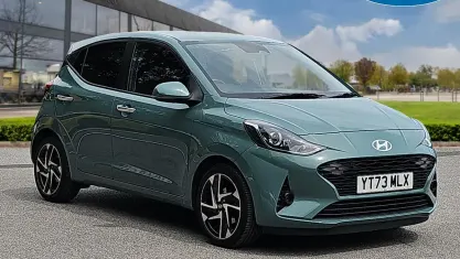 Used Hyundai i10 Premium 67 HP (49 kW) 2023 Green Hatchback