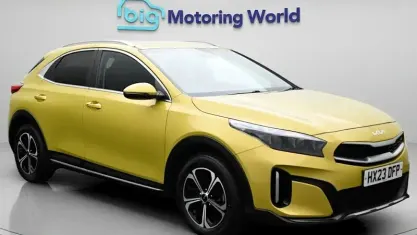 Usado Kia XCeed 141 HP (103 kW) 2023 Amarelo SUV
