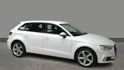 Used Audi A3 Sportback Sport 116 HP (85 kW) 2017 White Hatchback