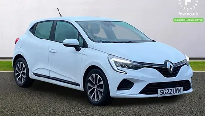 White Used 2022 Renault Clio V Iconic Hatchback | £11,899 (Fair price)
