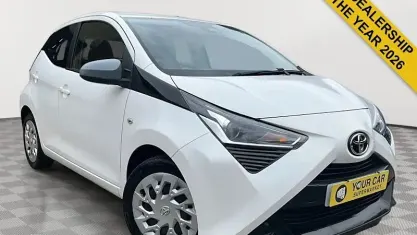 Second-hand Toyota Aygo X-play 72 CP (52 kW) 2021 Alb Hatchback