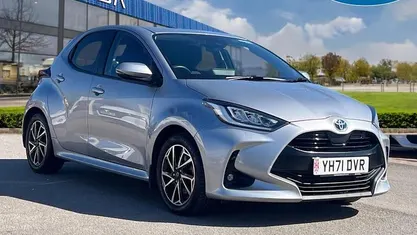 Usado Toyota Yaris Hybrid Design 116 HP (85 kW) 2026 Citadino