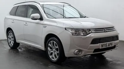 White Used 2015 Mitsubishi Outlander P-HEV Estate | £10,050 (Fair price)