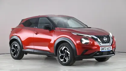 Used Nissan Juke N-Connecta 114 HP (83 kW) 2023 Red SUV