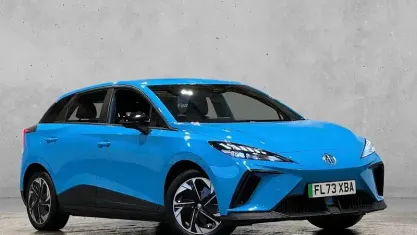 Begagnad MG MG4 EV SE 319 kW (435 HK) 2023 Halvkombi