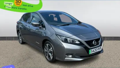 Begagnad Nissan Leaf N-Connecta 110 kW (150 HK) 2020 Grå Halvkombi