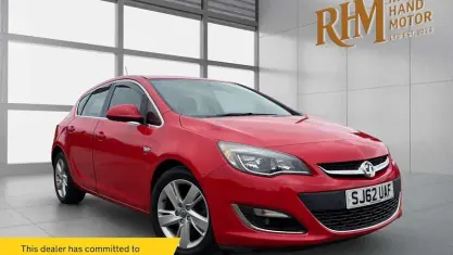 Used Vauxhall Astra SRi 165 HP (121 kW) 2012 Red Hatchback