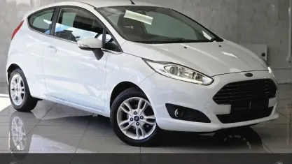 Used Ford Fiesta Zetec 82 HP (60 kW) 2016 White Hatchback