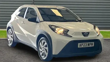 Used Toyota Aygo X PURE 72 HP (52 kW) 2023 White SUV