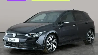 Begagnad VW Golf VIII R-line 150 HK (110 kW) 2023 Svart Halvkombi