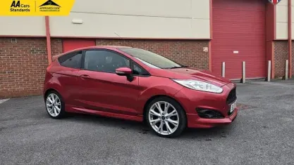 Used Ford Fiesta Zetec 125 HP (91 kW) 2016 Red Hatchback