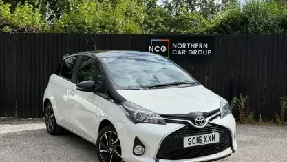 Used Toyota Yaris Design 99 HP (72 kW) 2016 White/black Hatchback