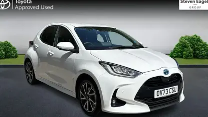 Used Toyota Yaris Design 116 HP (85 kW) 2023 White Hatchback