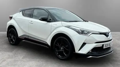 Used Toyota C-HR 122 HP (89 kW) 2019 White SUV