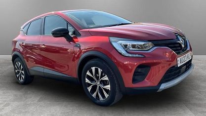 Używany Renault Captur Evolution 143 KM (105 kW) 2023 Czerwony SUV