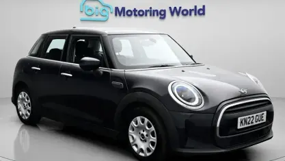 Begagnad Mini ONE Classic 102 HK (75 kW) 2022 Blå Halvkombi