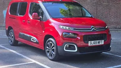 Usado Citroën Berlingo Flair 131 CV (96 kW) 2019 Rojo Monovolumen