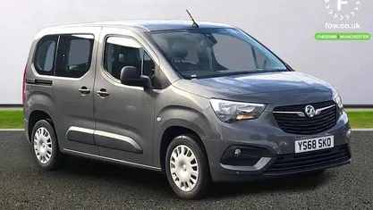 Used Vauxhall Combo Design Edition 131 HP (96 kW) 2023 MPV