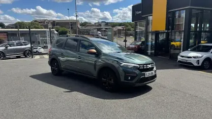 Used Dacia Jogger Extreme 141 HP (103 kW) 2024 Green MPV