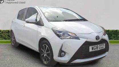Used Toyota Yaris 111 HP (81 kW) 2018 White Hatchback