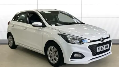 Used Hyundai i20 75 HP (55 kW) 2019 White Hatchback