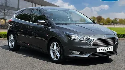 Used Ford Focus Zetec 120 HP (88 kW) 2016 Grey Hatchback