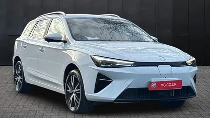 White Used 2022 MG MG5 EV Trophy Estate | £15,038 (Fair price)