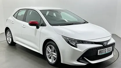 Used Toyota Corolla 122 HP (89 kW) 2022 White Hatchback