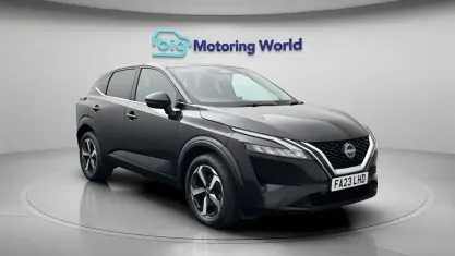 Begagnad Nissan Qashqai N-Connecta 140 HK (102 kW) 2023 Svart SUV