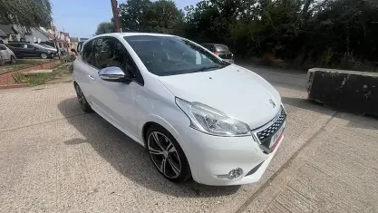 Used Peugeot 208 GTi 200 HP (147 kW) 2013 White Hatchback