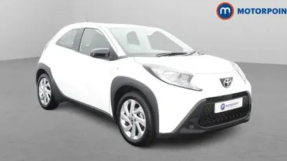 Used Toyota Aygo X PURE 72 HP (52 kW) 2025 White SUV