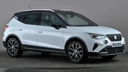 Usado Seat Arona FR 110 CV (80 kW) 2022 Blanco SUV