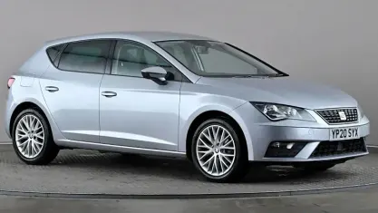 Usado Seat Leon SE Dynamic 116 HP (85 kW) 2020 Prateado Citadino