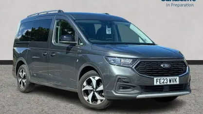 Usado Ford Tourneo Active 122 HP (89 kW) 2023 Cinzento Carrinha