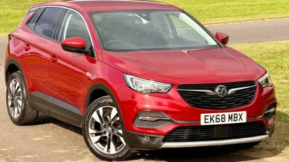 Used Vauxhall Grandland X Sport 120 HP (88 kW) 2018 Red SUV