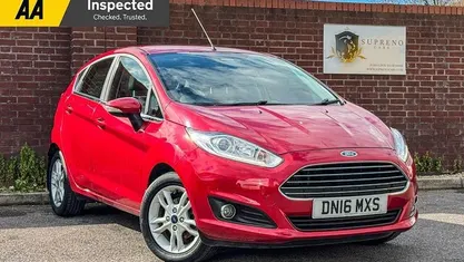 Used Ford Fiesta Zetec 101 HP (74 kW) 2016 Red Hatchback