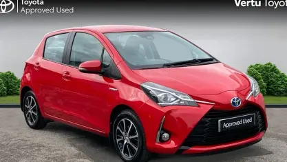 Usado Toyota Yaris Hybrid 101 CV (74 kW) 2019 Rojo Utilitario