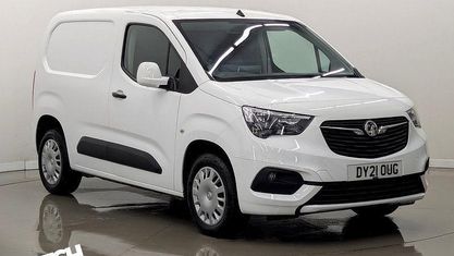 Usado Vauxhall Combo Sportive 101 HP (74 kW) 2021 Branco Monovolume