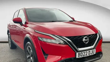 Used Nissan Qashqai N-Connecta 140 HP (102 kW) 2022 Red SUV