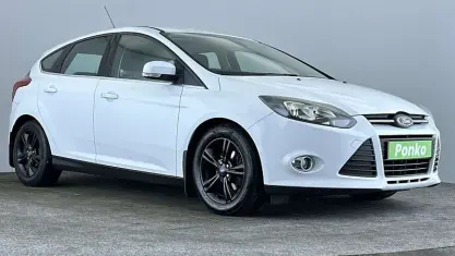 Used Ford Focus Zetec 101 HP (74 kW) 2013 White Hatchback