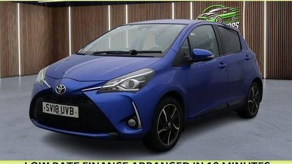 Begagnad Toyota Yaris Design 111 HK (81 kW) 2018 Blå Halvkombi