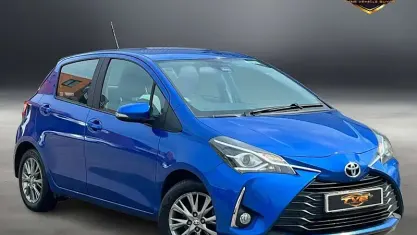 Used Toyota Yaris 69 HP (50 kW) 2018 Blue Hatchback