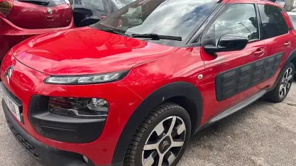 Used Citroën C4 Cactus Flair 110 HP (80 kW) 2017 Red Hatchback