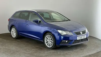 Used Seat Leon SE Dynamic 131 HP (96 kW) 2019 Blue Estate
