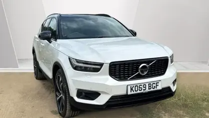 Used Volvo XC40 R-Design 150 HP (110 kW) 2020 707 crystal white SUV