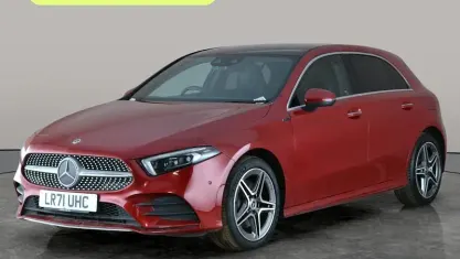 Begagnad Mercedes A250 AMG Line Premium Plus 218 HK (160 kW) 2021 Röd Halvkombi