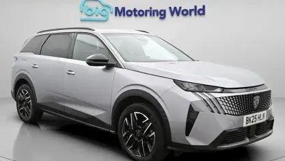 Second-hand Peugeot 5008 Allure 136 CP (100 kW) 2025 Gri SUV
